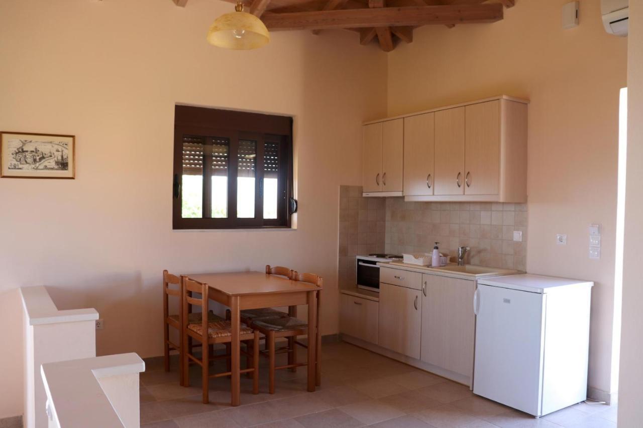 Takis Bizos House 1 Villa โคโรนิ ภายนอก รูปภาพ