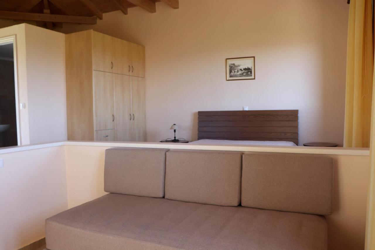 Takis Bizos House 1 Villa โคโรนิ ภายนอก รูปภาพ