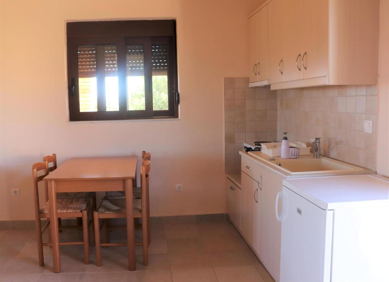 Takis Bizos House 1 Villa โคโรนิ ภายนอก รูปภาพ
